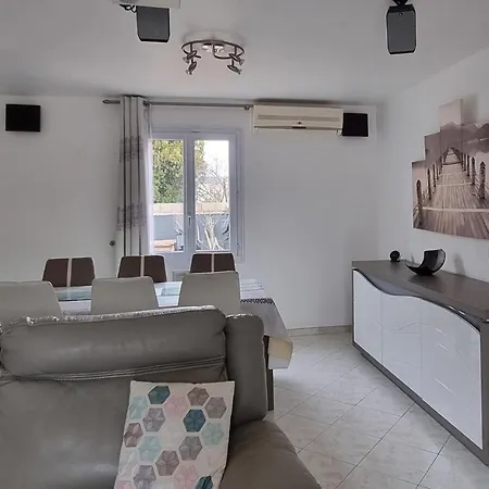 3 Bedroom Stunning In Les Maures Holiday home