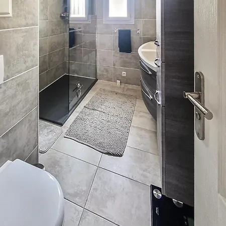 3 Bedroom Stunning In Les Maures Holiday home *